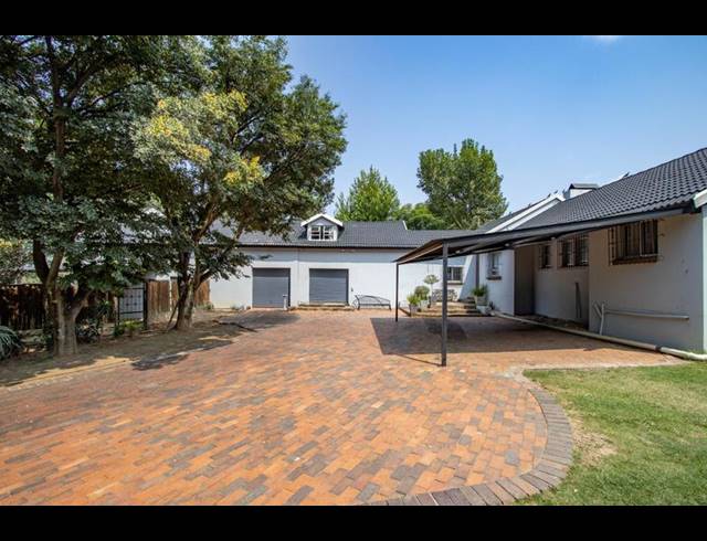 4 BEDROOM HOUSE FOR SALE IN KYALAMI AH